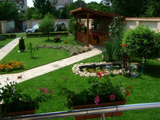 Градината на Валери Милев - сн. Диана Йорданова